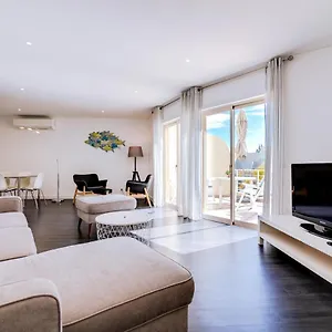 https://al-apartamento-terracos-da-falesia.hotelaalgarve.com