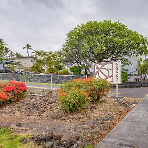 https://tropical-haven-with-pool-access-walk-to-beach.hotelsinhawaii.org